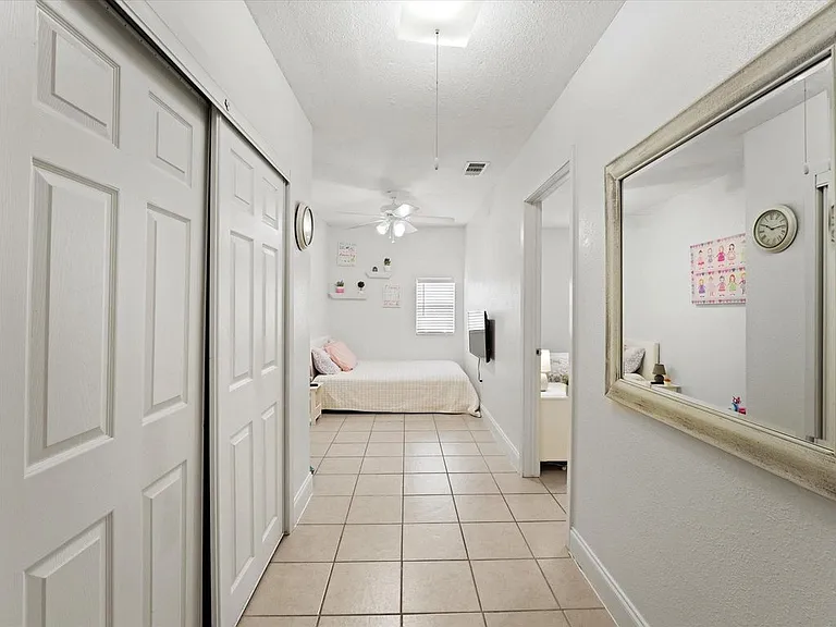 4702 Grovetree Ln — Photo 5