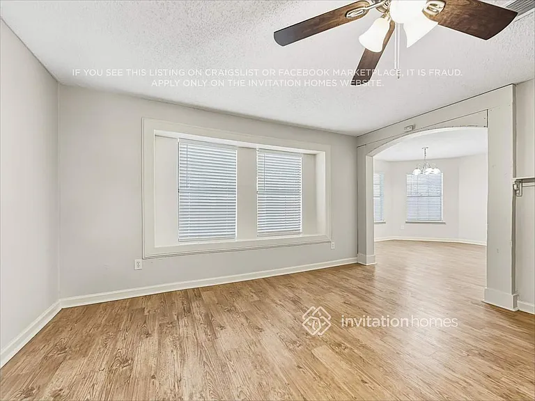 5201 Waltham Ct — Photo 4