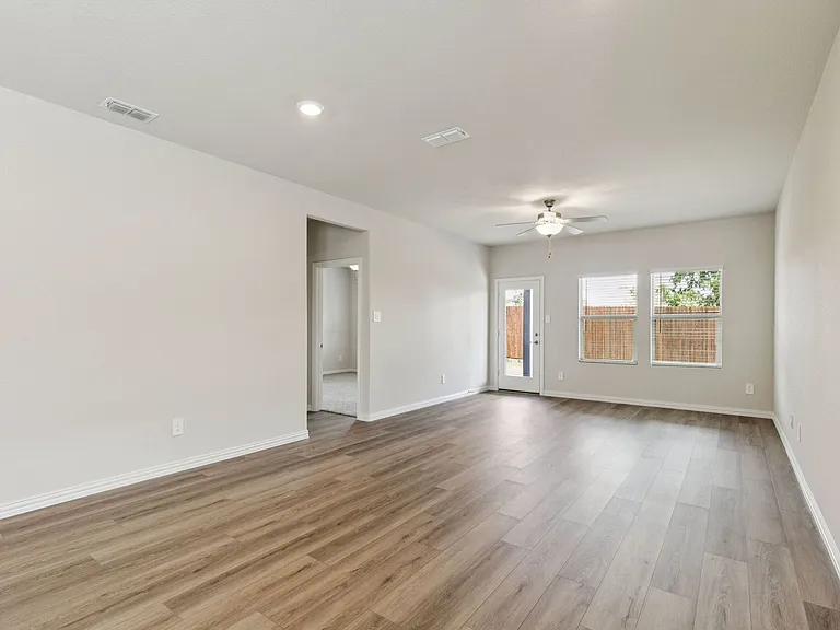 606 Travine Dr — Photo 8