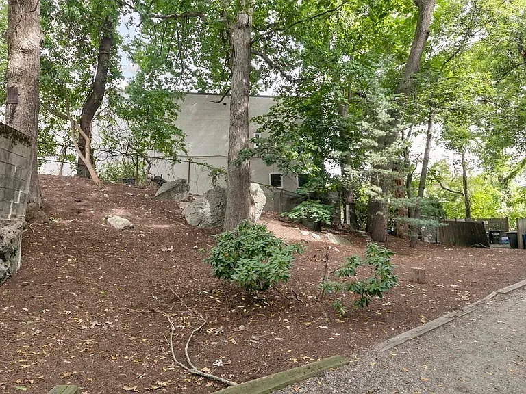 153 Strathmore Rd #5 — Photo 17