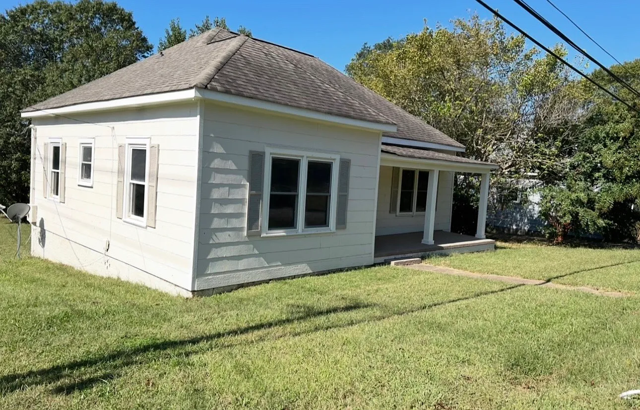 3 bed, 1351 sqft, $1,850 — Photo 2
