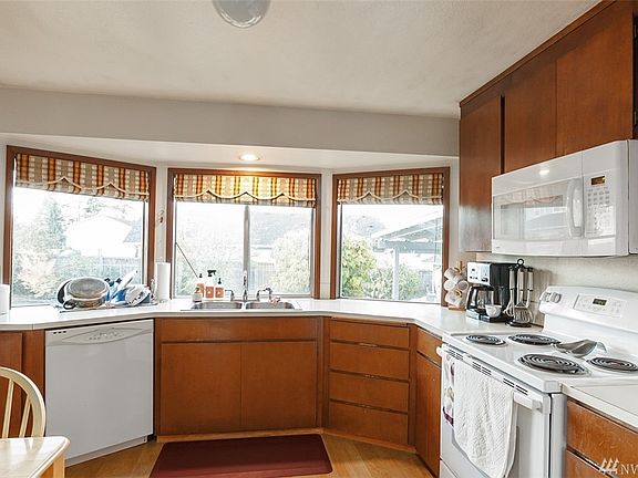 4th image of 9819 110th Street Ct SW