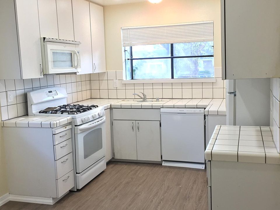 1st image of 2469 Redwood Dr