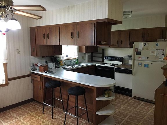 Wall paper has been removed and kitchen/dining are is painted a neutral color