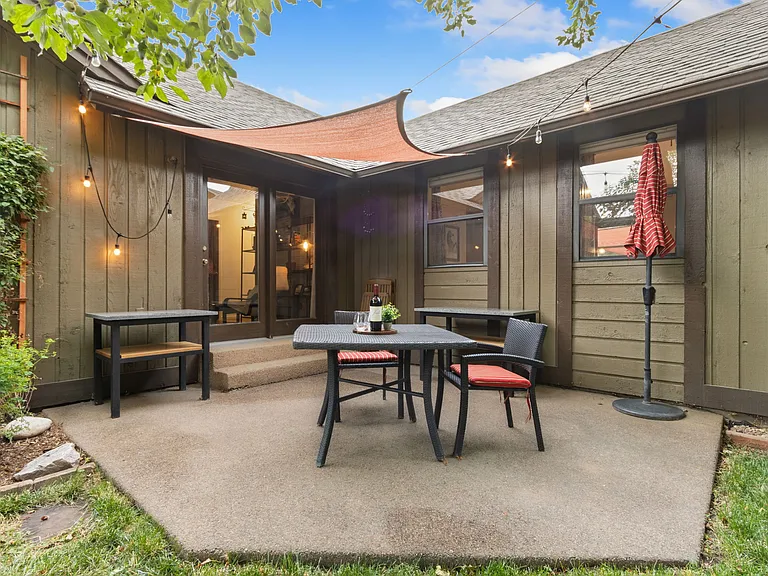 1916 Winterberry Way — Photo 33