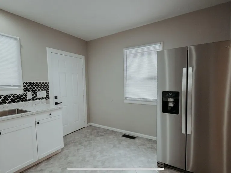 637 S 44th St — Photo 11