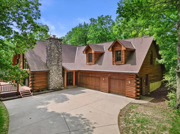 5633 Contour ROAD, Waterford, WI 53185