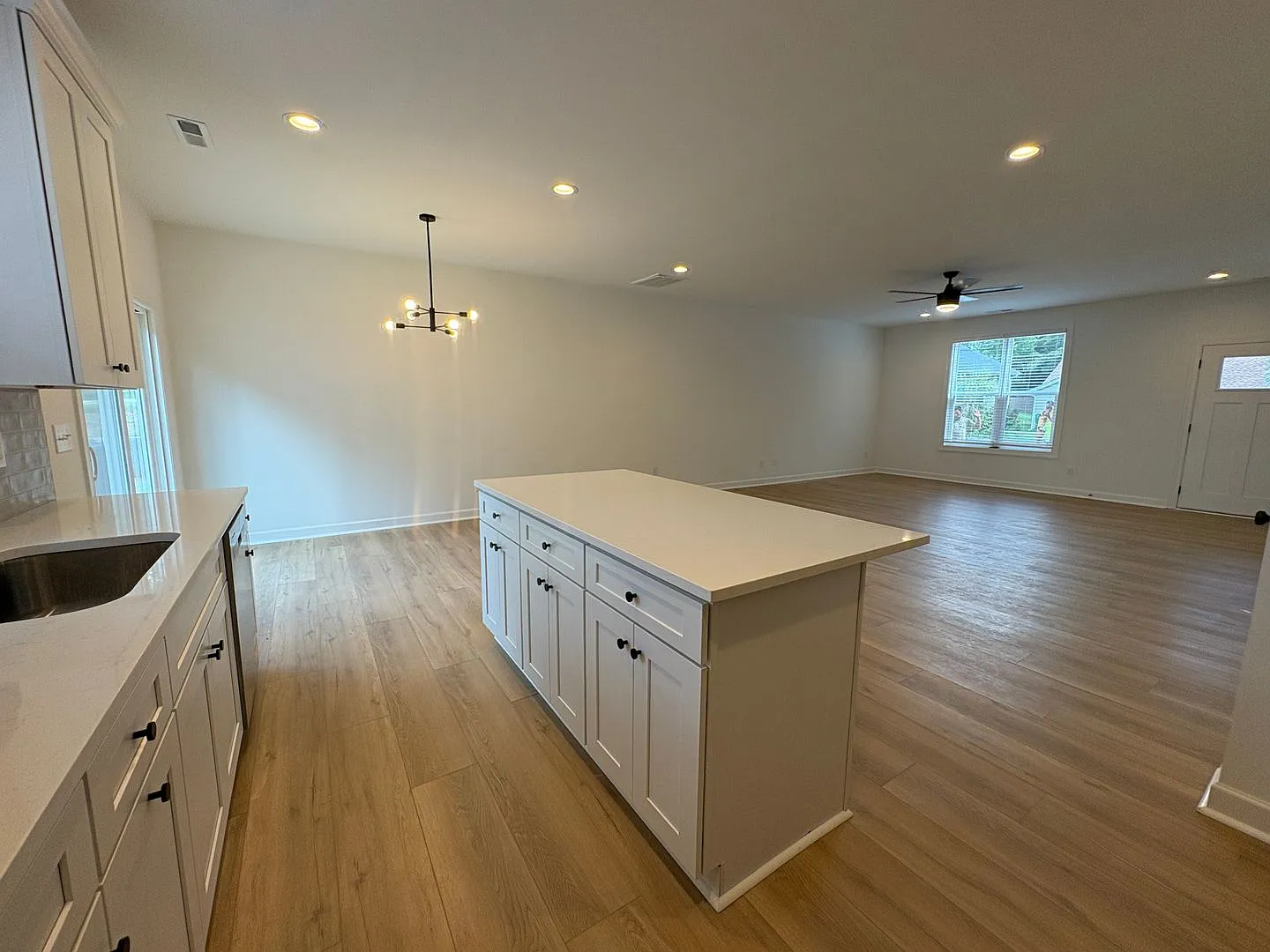 Brand New Townhouses Near Uptown!! — Photo 2