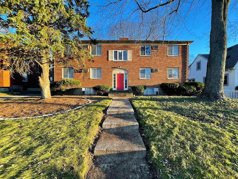 1210 Irving Ave #1