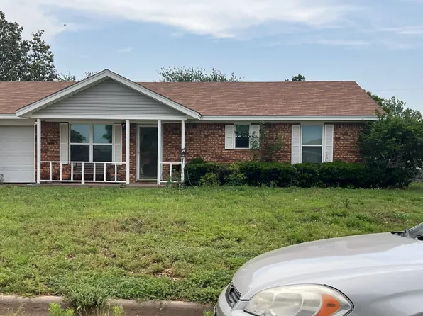 1111 Lisa Ln, Burkburnett, TX 76354