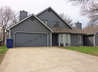 206 Summertree Ln, Lawrence, KS 66049