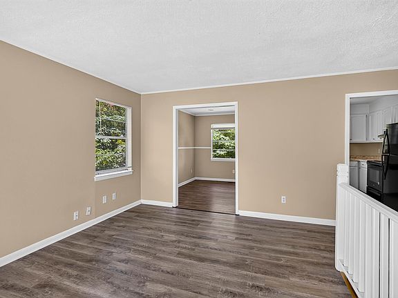 5th image of 1035 Barclay Dr
