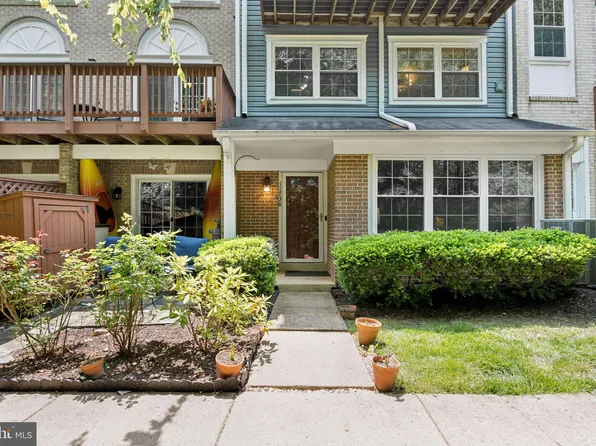 11736 Rockaway Ln #101, Fairfax, VA 22030