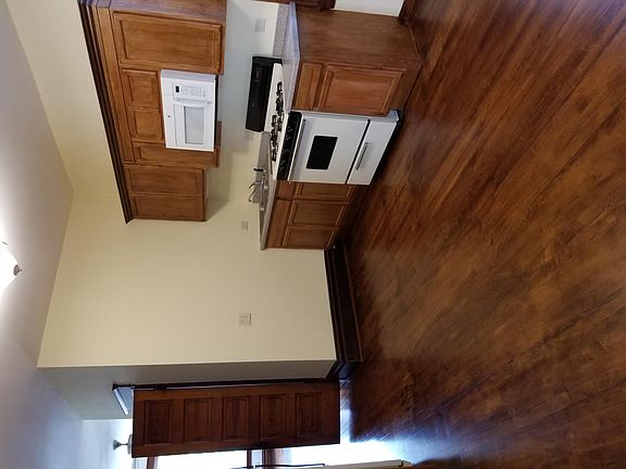 4th image of 2318 S Whipple St Fl 1ST