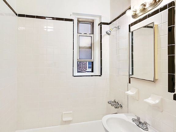 4th image of 601 E 19th St APT 2F