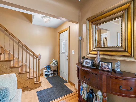4th image of 1801 W Carriage Ct