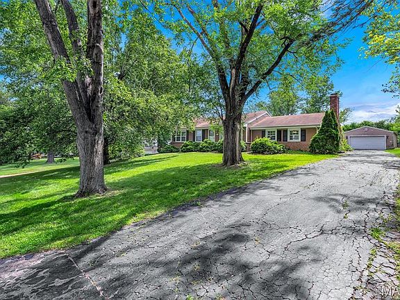 3rd image of 425 Bush Dr