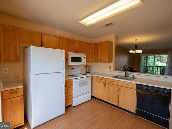 2nd image of 716 Cedar Crest Dr #B