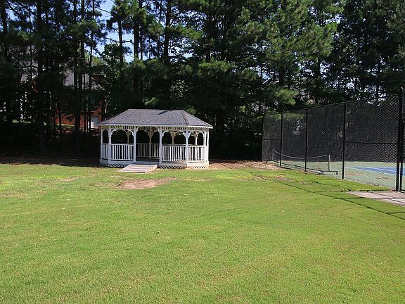 Comm Picnic Park Area