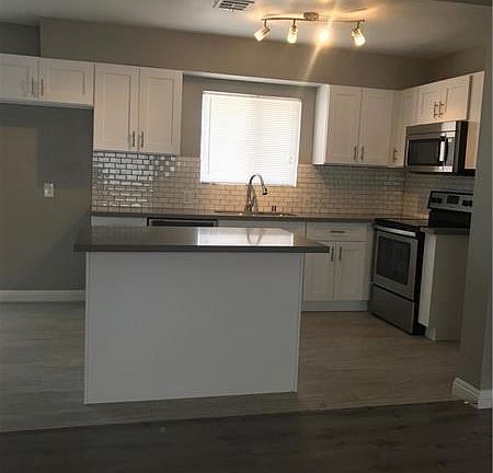 4th image of 1088 Hart Ave