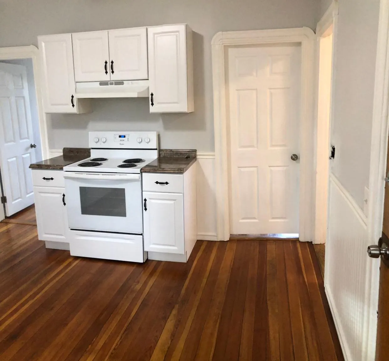 995 York Ave — Photo 4