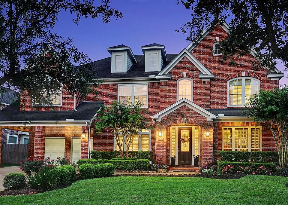 This will become a new family's home soon. Will it be your family making memories here to be shared? With so much to offer, this property will not last long. Call me today. Let me walk you through your new home.