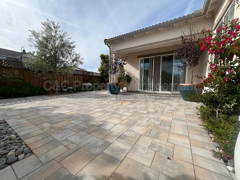 2996 Minaret Way — Photo 4