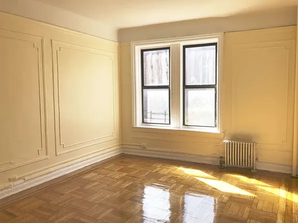 685 Academy Street image 1 of 5