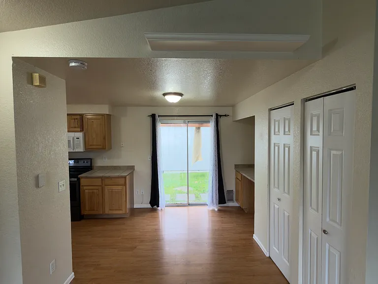 724 Edelweiss Ln SE — Photo 4