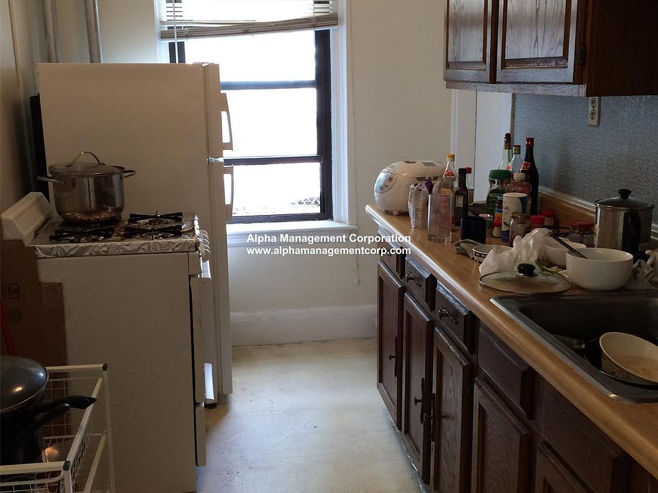 2nd image of 12 Washington Pl