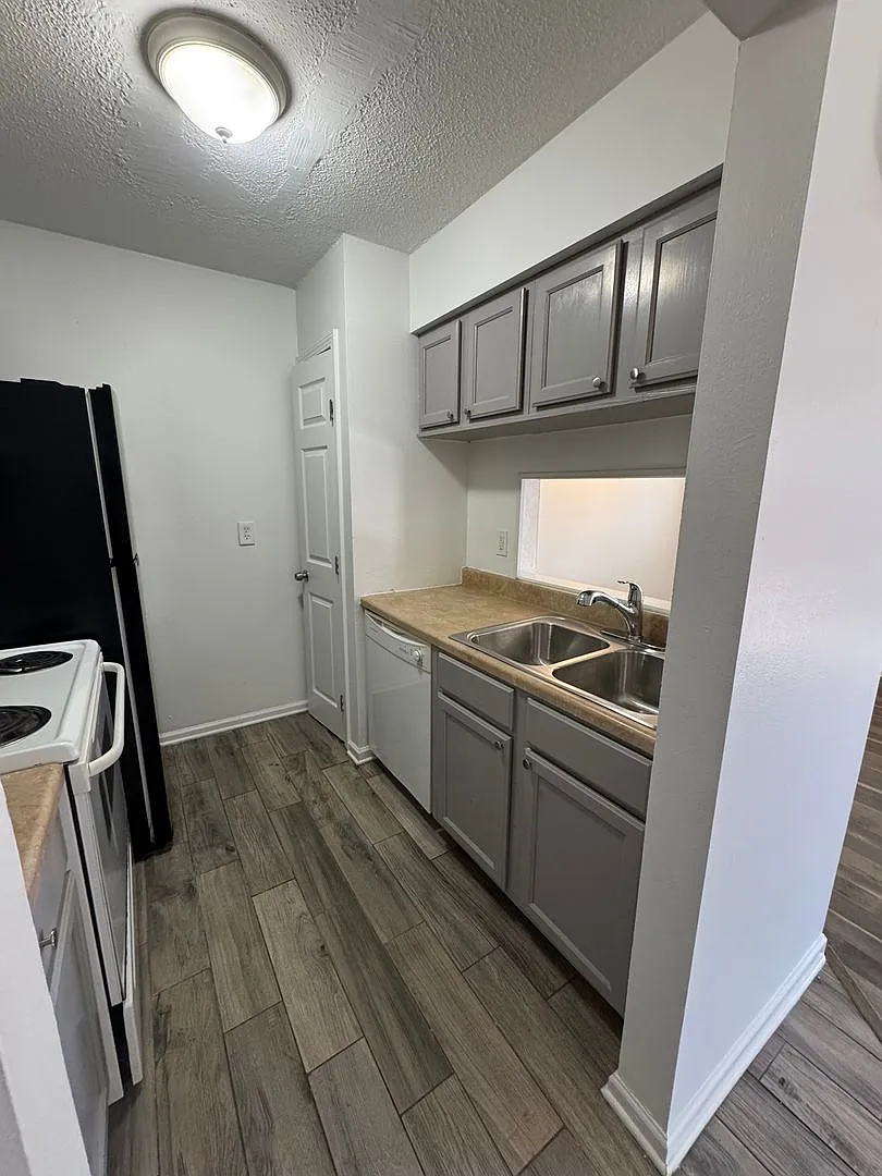 1512 Lake Avenue — Photo 4