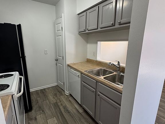 5th image of 1512 Lake Ave APT O