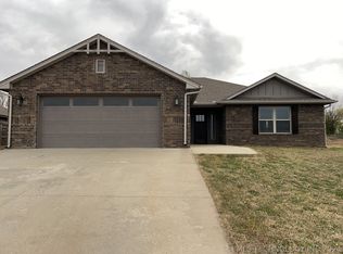 602 Andrews St, Yale, OK 74085