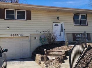 9335 Ellison Ave, Omaha, NE 68134