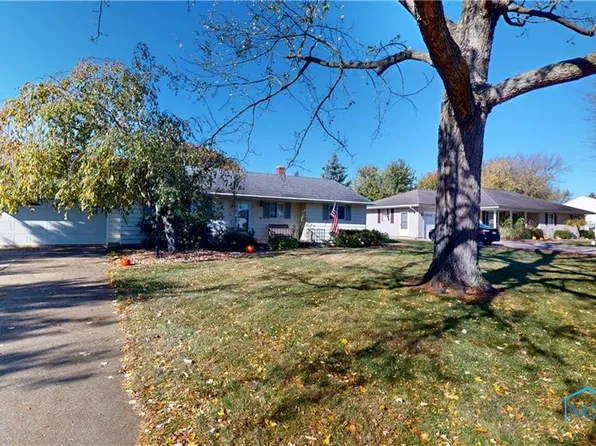 1776 Oak Dr, Fremont, OH 43420