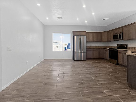 4th image of 540 W Soto St