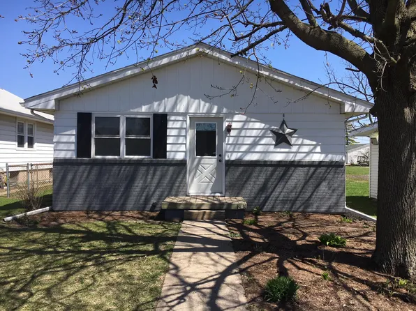 208 N 3rd St, Dunlap, IL 61525
