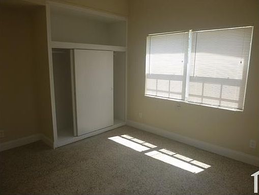 5th image of 3105 Windsor Ave