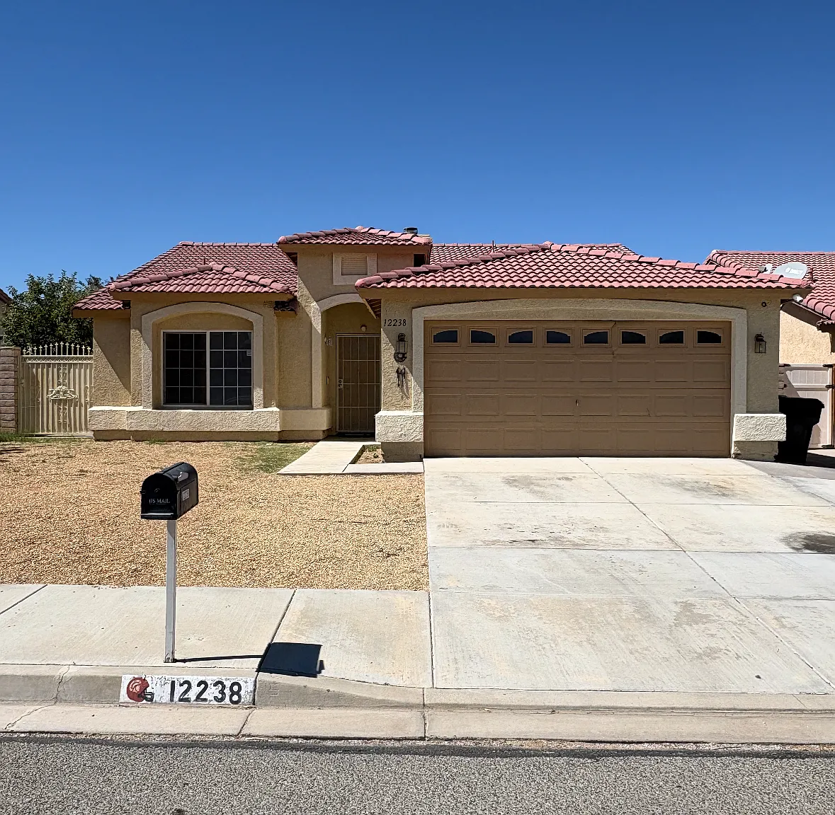 3 bed, 1393 sqft, $2,500 — Photo 1