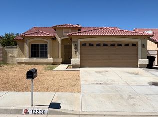 12238 Glenoaks Ln, Victorville, CA 92392