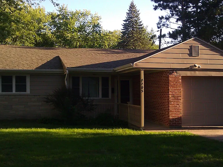 4203 Crestview Dr — Photo 1