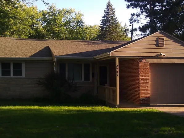 4203 Crestview Dr, Rockford, IL 61107