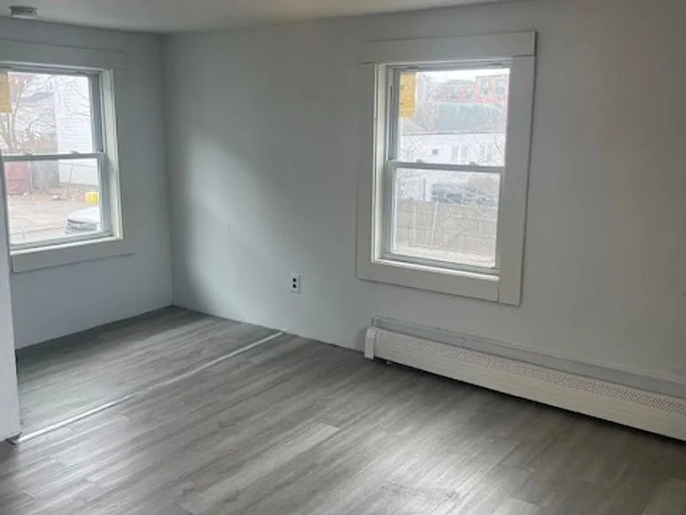 35 Ash St — Photo 2