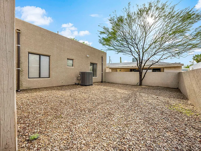 1317 N Howard Blvd — Photo 31
