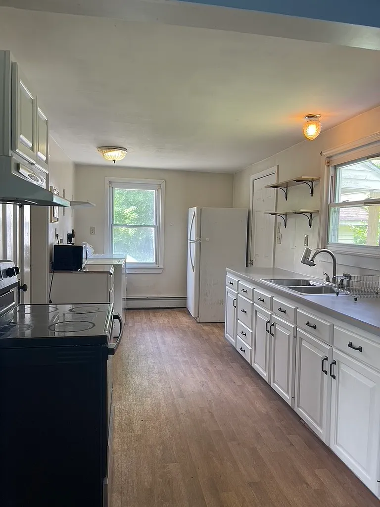 4 bed, 1367 sqft, $850 — Photo 1