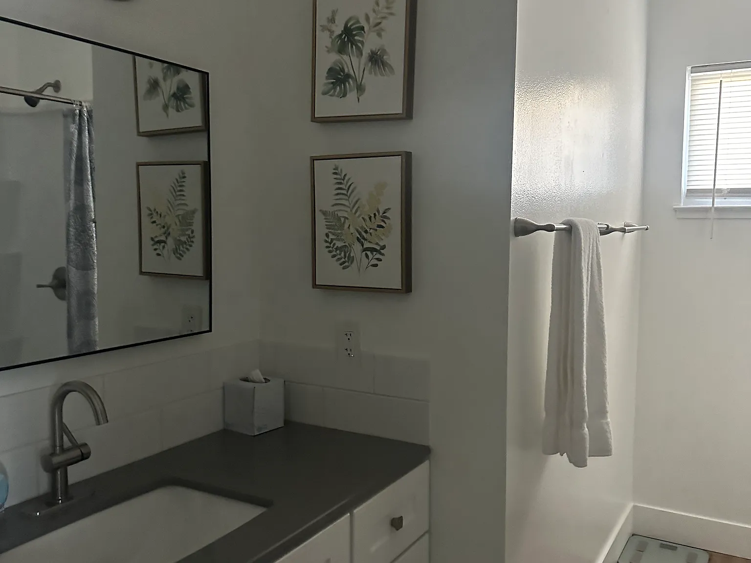 3 bed, 5998 sqft, $3,200 — Photo 4