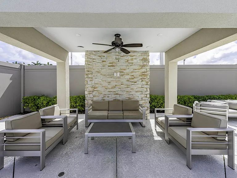 Resia Biscayne Drive — Photo 17