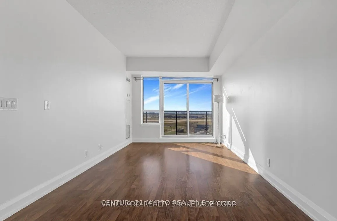 55 De Boers Dr — Photo 3