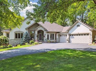 6530 Shadow Ln, Chanhassen, MN 55317