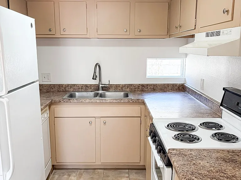 6802 N 17th Ave — Photo 5